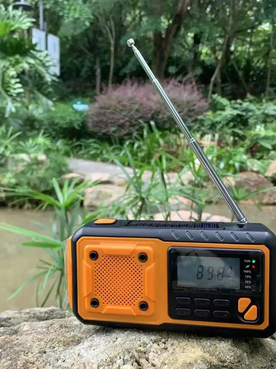 4000mAh Emergency Portable Solar Power Radio with Hand Crank Charging